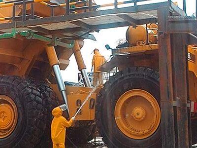 03. Pembersihan Unit yang Aman dan Efisien 03. Pembersihan Unit yang Aman dan Efisien