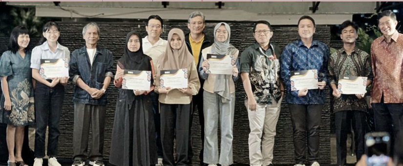 Para Penerim Besasiswa Eon J Scholarship