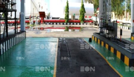 Cat marka jalan yang bagus