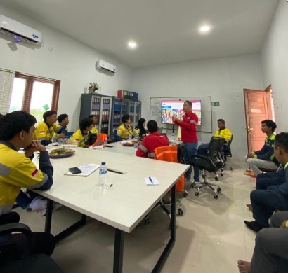 meeting dan training tim drilling